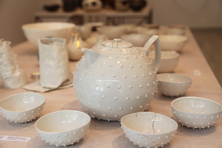 Blatobran gallerija Belgrad Serbia: Jovana Čavorovićin keraaminen teeastiasto.